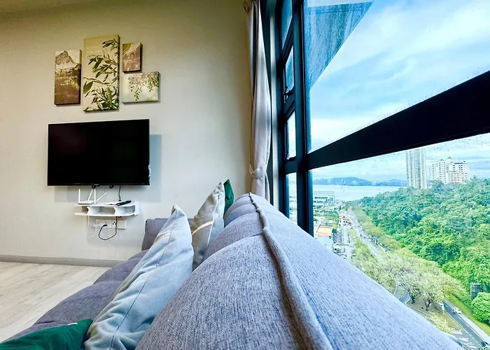 Sunset Seaview Vacation Condos @ Jesselton Quay