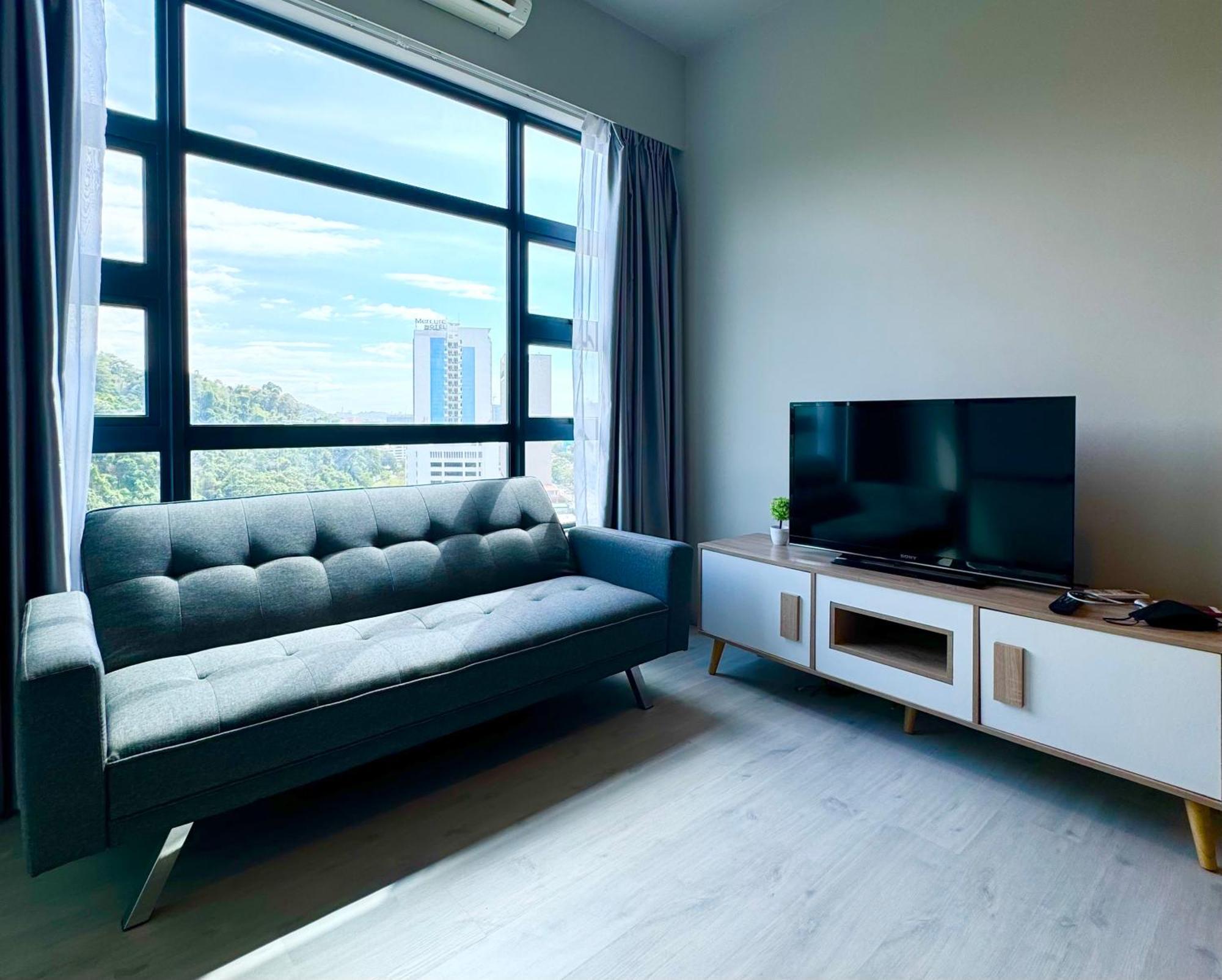 Sunset Seaview Vacation @ Jesselton Quay Apartment